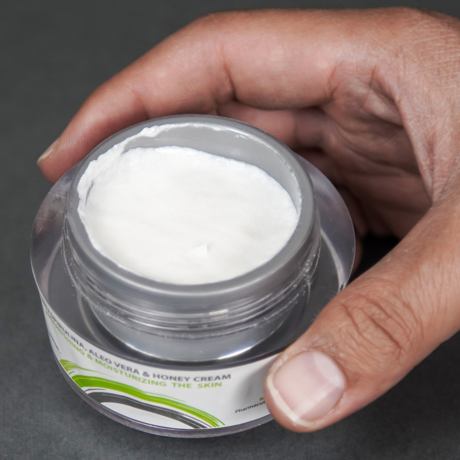  کرم آبرسان اسپیرولینا، عسل و آلوئورا | Extra body Care 